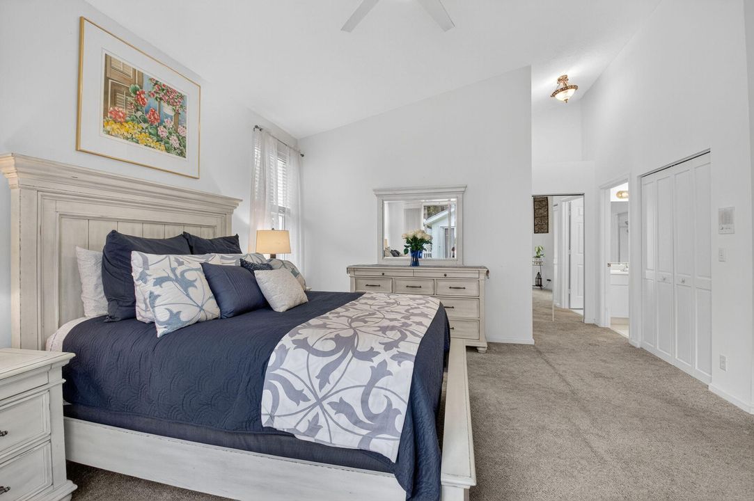 Под контрактом: $550,000 (3 спален, 3 ванн, 1985 Квадратных фут)