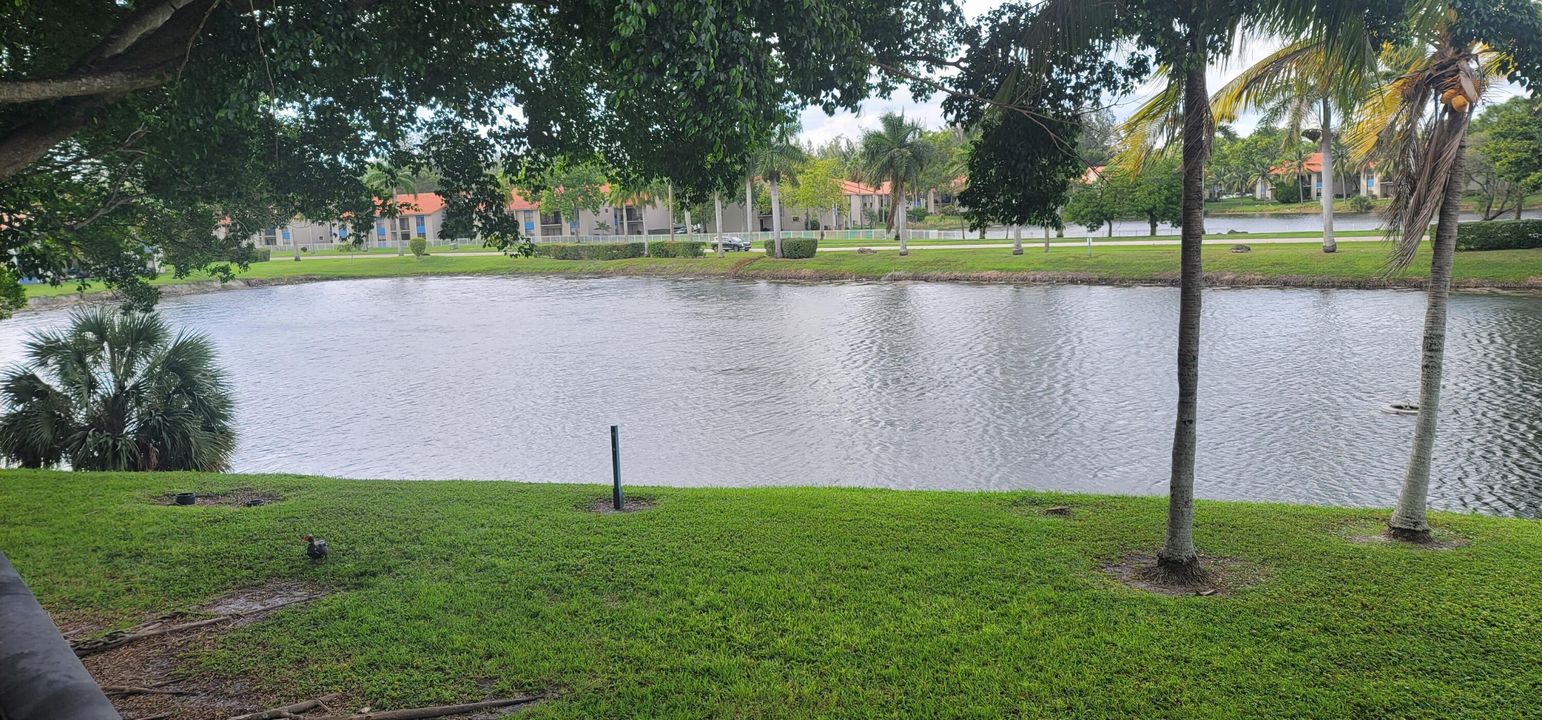 For Rent: $1,900 (2 beds, 2 baths, 900 Square Feet)