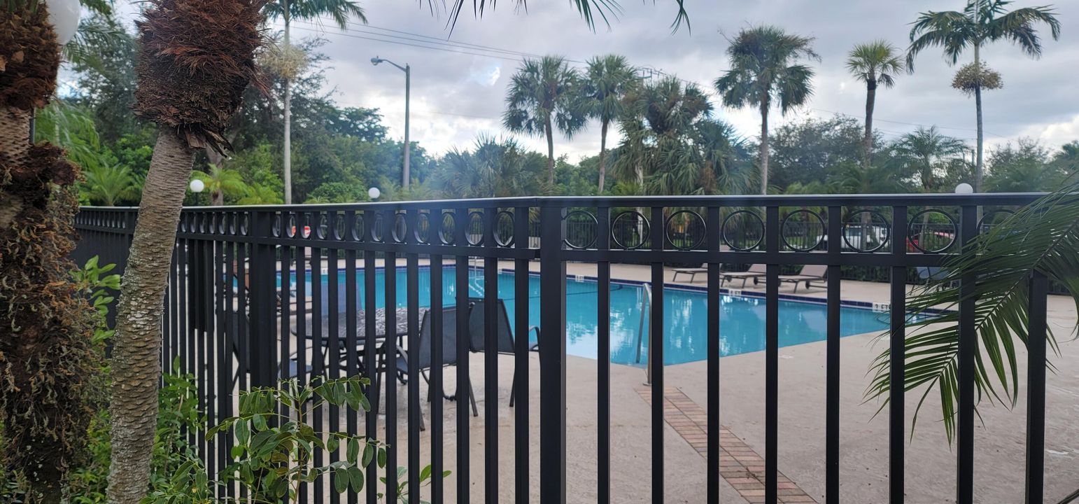 For Rent: $1,900 (2 beds, 2 baths, 900 Square Feet)