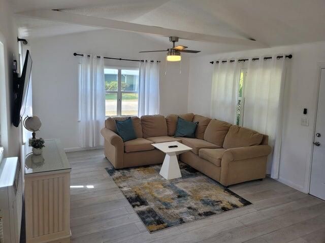 出租: $1,900 (1 贝兹, 1 浴室, 672 平方英尺)