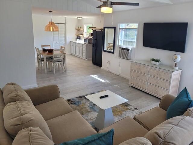 出租: $1,900 (1 贝兹, 1 浴室, 672 平方英尺)