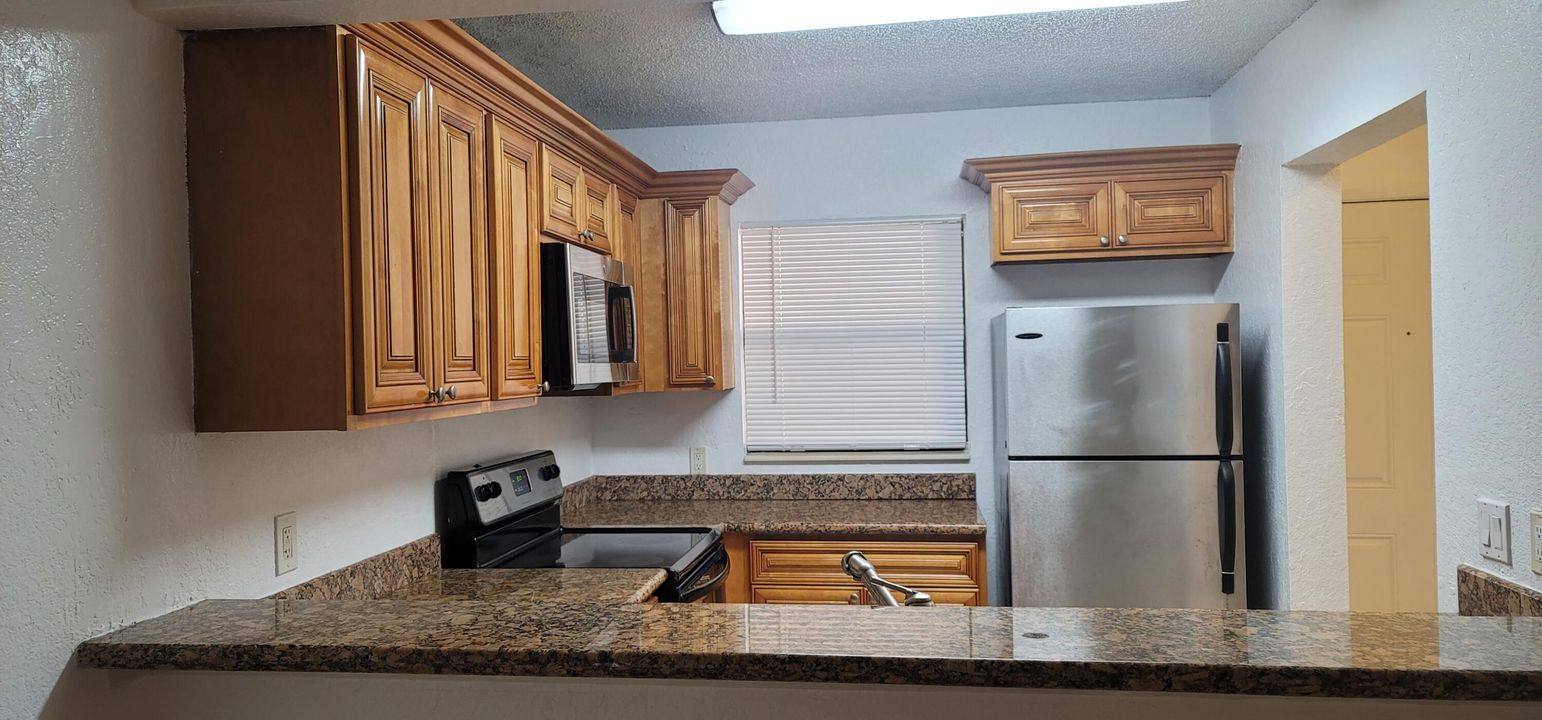 For Rent: $1,900 (2 beds, 2 baths, 900 Square Feet)