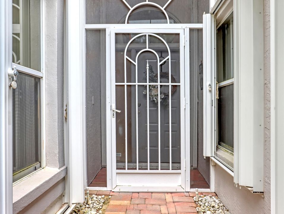 Под контрактом: $359,000 (2 спален, 2 ванн, 1722 Квадратных фут)