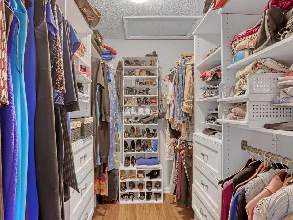 Под контрактом: $359,000 (2 спален, 2 ванн, 1722 Квадратных фут)