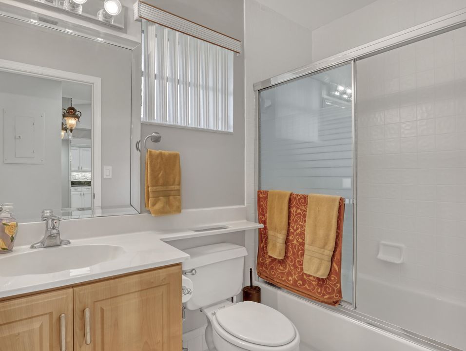 Под контрактом: $359,000 (2 спален, 2 ванн, 1722 Квадратных фут)