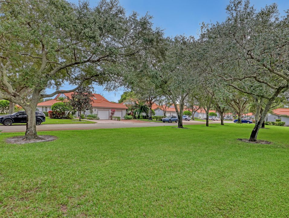 Под контрактом: $359,000 (2 спален, 2 ванн, 1722 Квадратных фут)