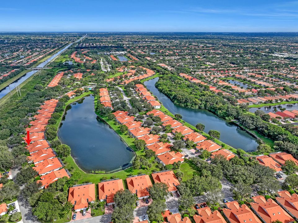 Под контрактом: $359,000 (2 спален, 2 ванн, 1722 Квадратных фут)