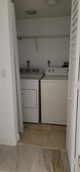 For Rent: $1,900 (2 beds, 2 baths, 900 Square Feet)