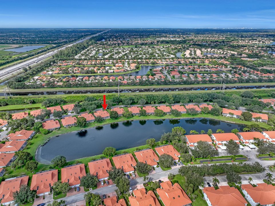 Под контрактом: $359,000 (2 спален, 2 ванн, 1722 Квадратных фут)