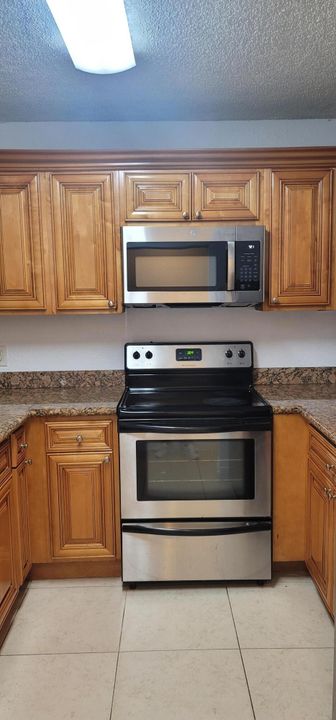 For Rent: $1,900 (2 beds, 2 baths, 900 Square Feet)