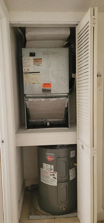 For Rent: $1,900 (2 beds, 2 baths, 900 Square Feet)