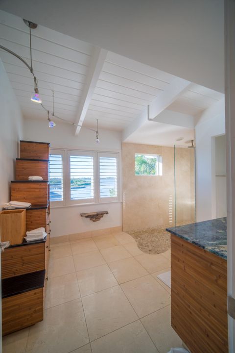 В аренду: $35,000 (4 спален, 5 ванн, 3846 Квадратных фут)