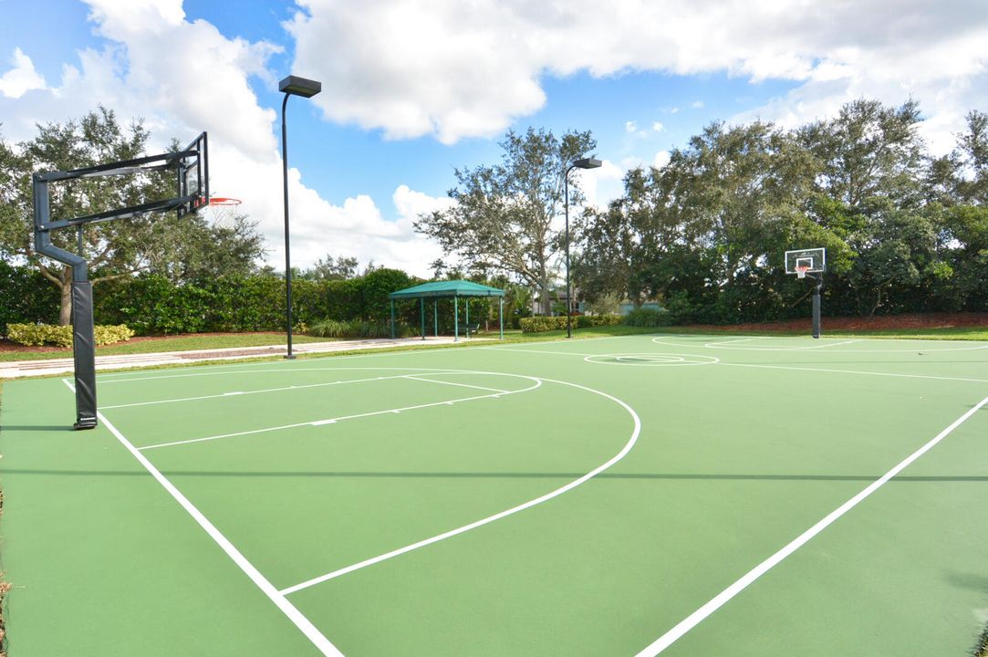 For Sale: $511,000 (2 beds, 2 baths, 2036 Square Feet)