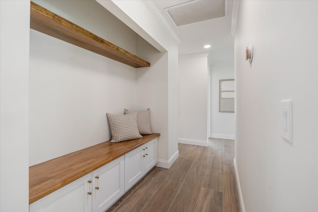 合同活跃: $949,000 (4 贝兹, 2 浴室, 2599 平方英尺)