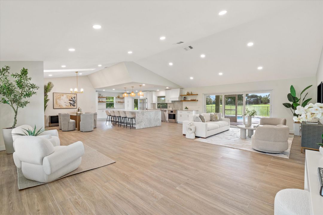 合同活跃: $949,000 (4 贝兹, 2 浴室, 2599 平方英尺)