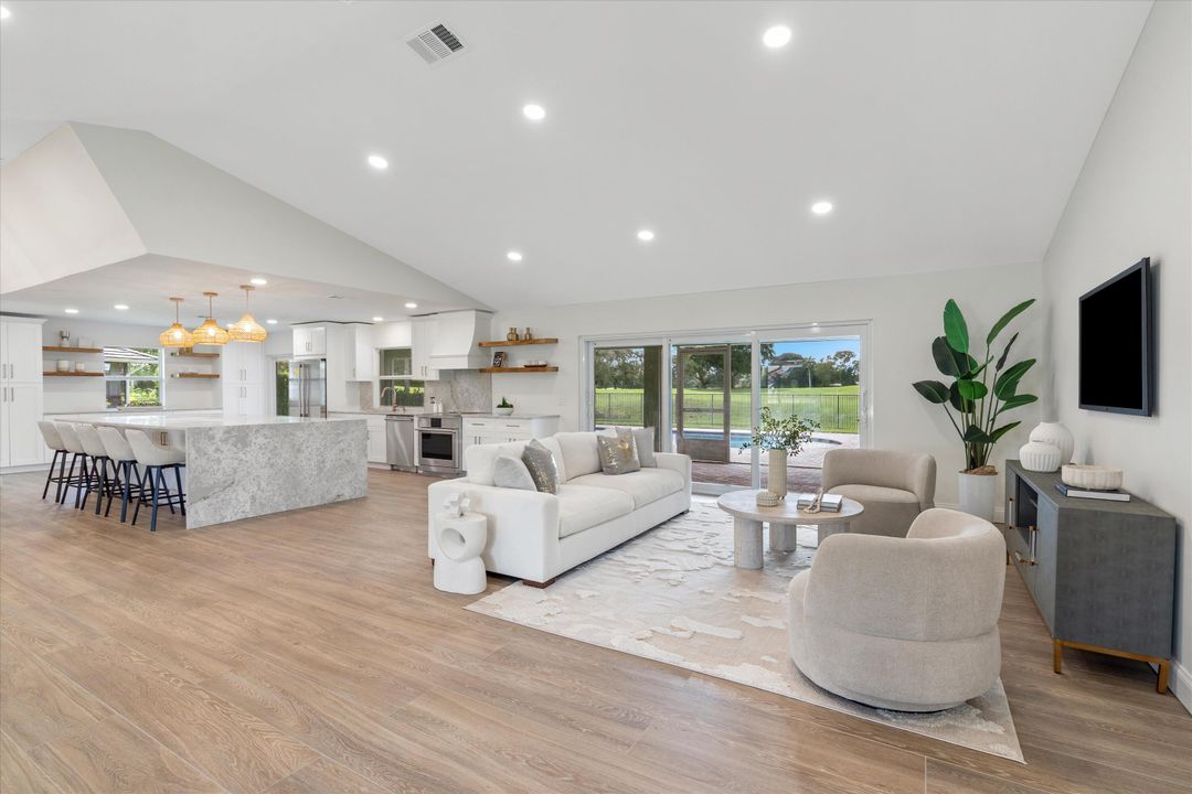 合同活跃: $949,000 (4 贝兹, 2 浴室, 2599 平方英尺)