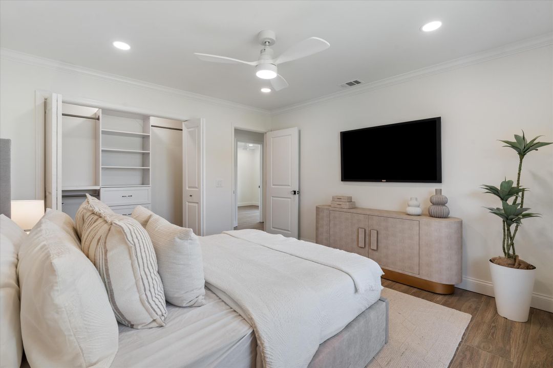 合同活跃: $949,000 (4 贝兹, 2 浴室, 2599 平方英尺)