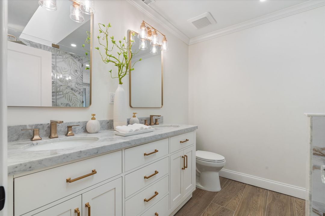 合同活跃: $949,000 (4 贝兹, 2 浴室, 2599 平方英尺)