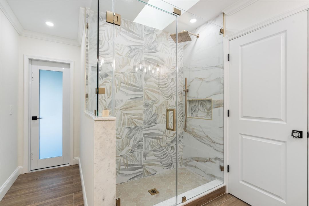 合同活跃: $949,000 (4 贝兹, 2 浴室, 2599 平方英尺)