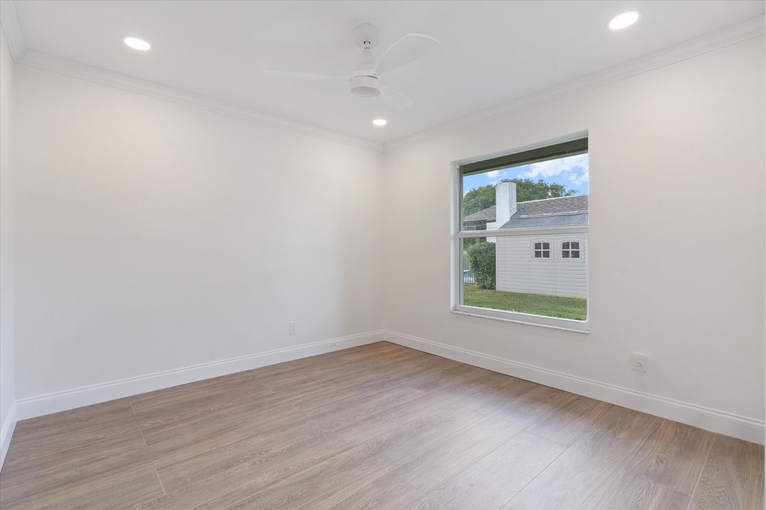 合同活跃: $949,000 (4 贝兹, 2 浴室, 2599 平方英尺)