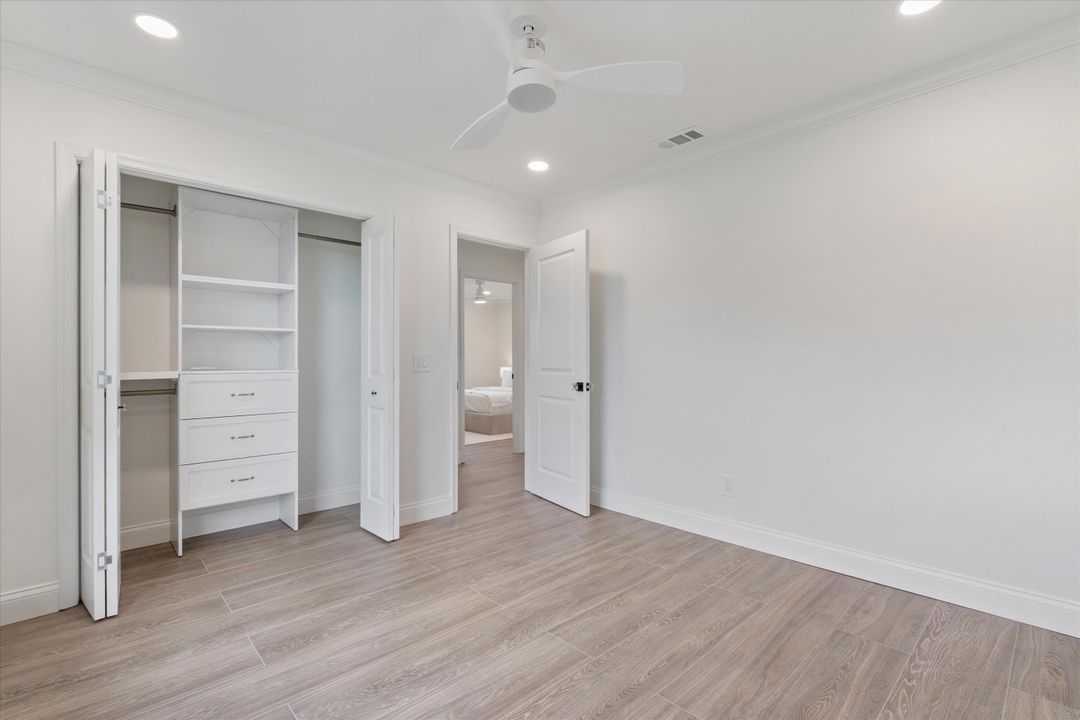 合同活跃: $949,000 (4 贝兹, 2 浴室, 2599 平方英尺)