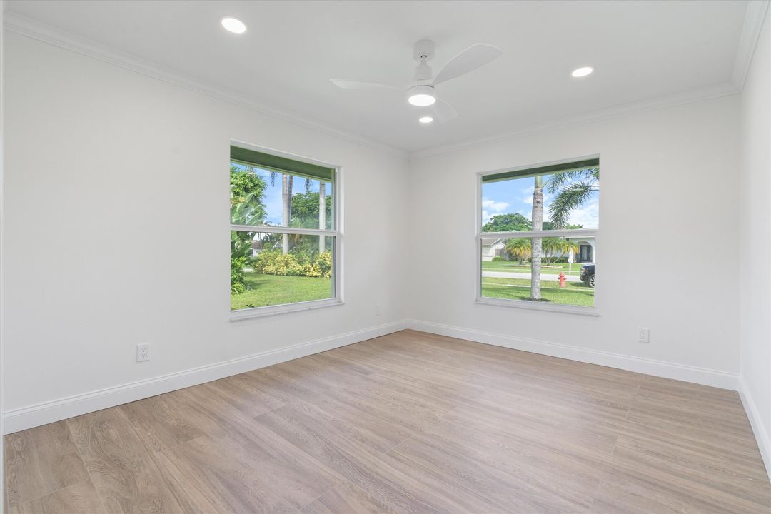 合同活跃: $949,000 (4 贝兹, 2 浴室, 2599 平方英尺)