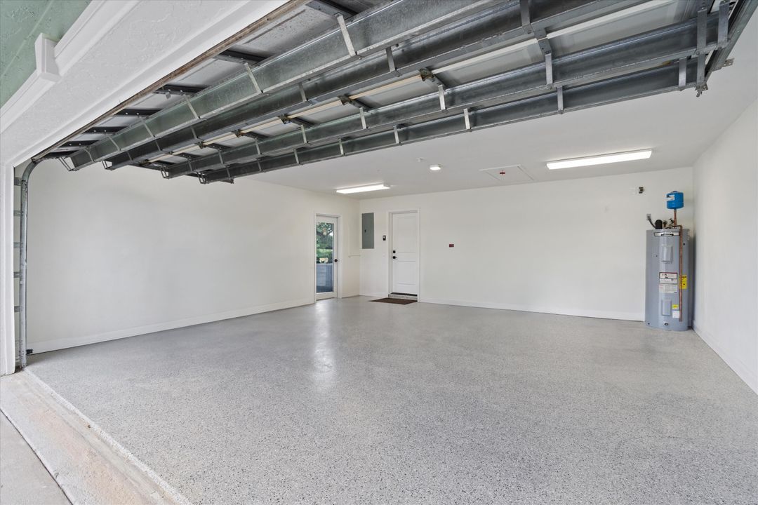 合同活跃: $949,000 (4 贝兹, 2 浴室, 2599 平方英尺)