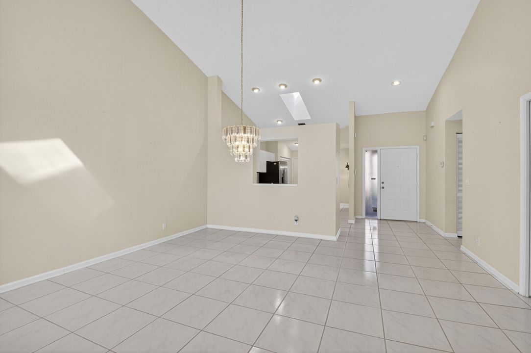 Active With Contract: $329,000 (3 beds, 2 baths, 1658 Square Feet)