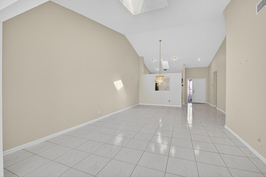 Active With Contract: $329,000 (3 beds, 2 baths, 1658 Square Feet)