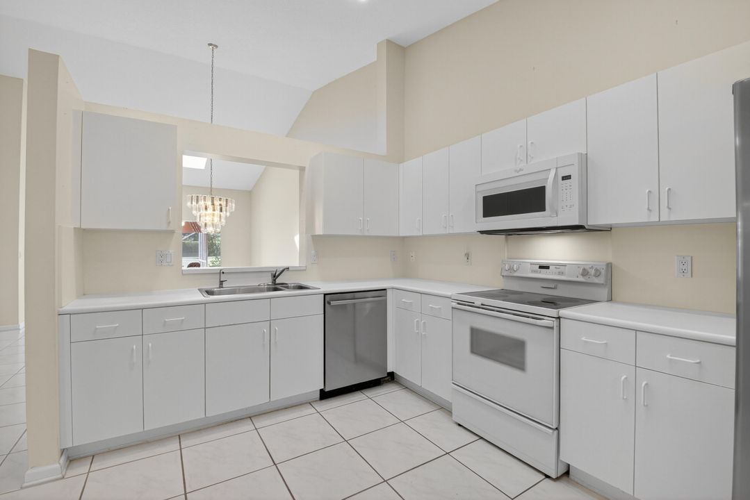 Active With Contract: $329,000 (3 beds, 2 baths, 1658 Square Feet)