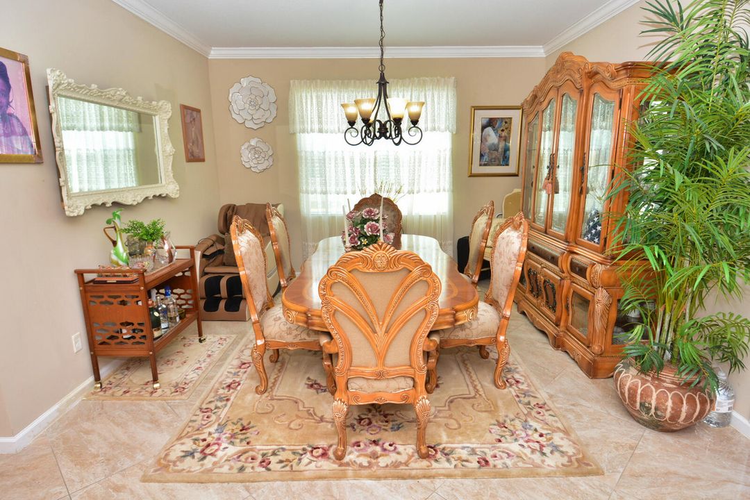 For Sale: $511,000 (2 beds, 2 baths, 2036 Square Feet)