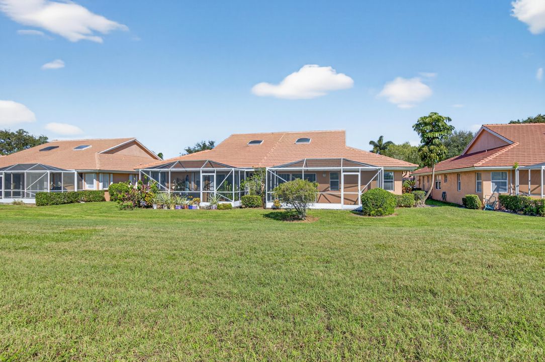 Active With Contract: $329,000 (3 beds, 2 baths, 1658 Square Feet)