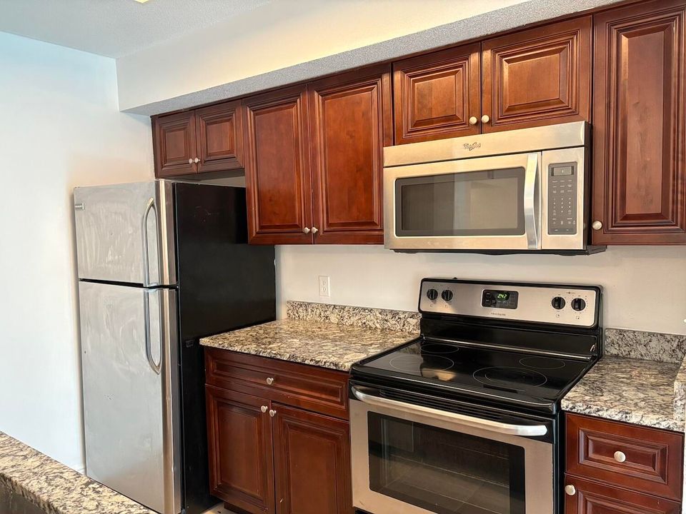 For Sale: $175,000 (1 beds, 1 baths, 768 Square Feet)