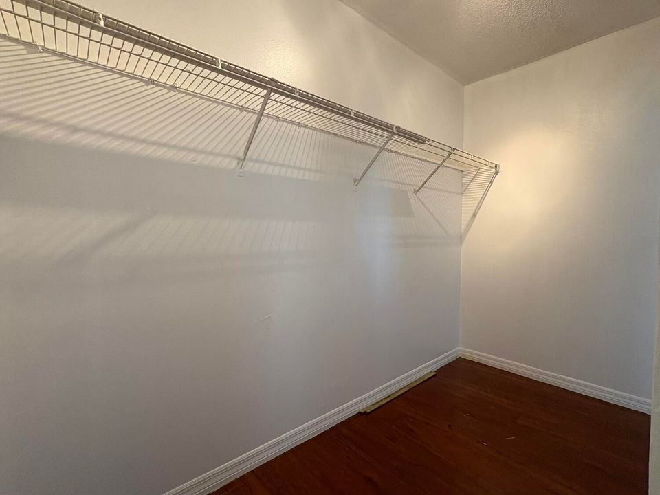 For Sale: $175,000 (1 beds, 1 baths, 768 Square Feet)