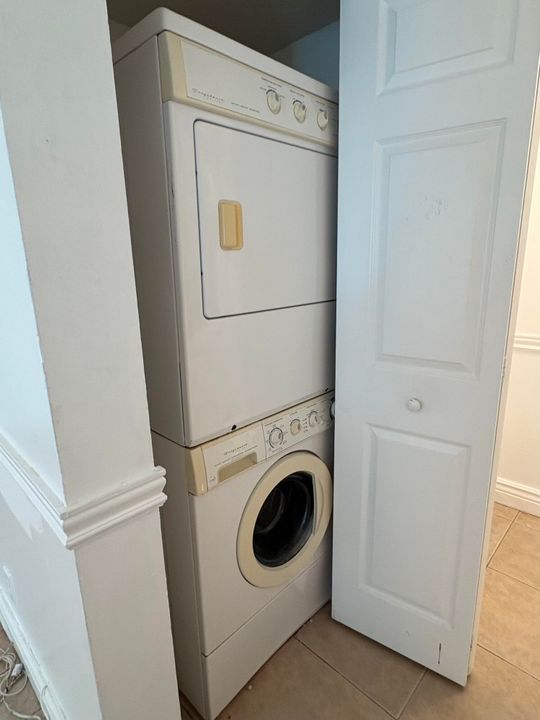 For Sale: $175,000 (1 beds, 1 baths, 768 Square Feet)