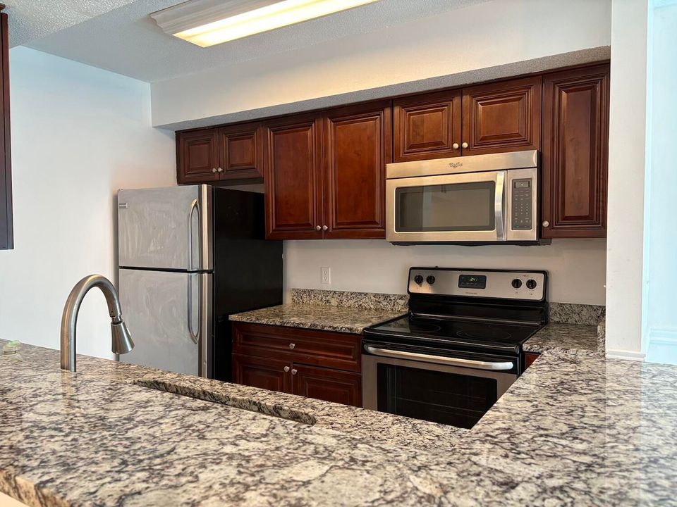 For Sale: $175,000 (1 beds, 1 baths, 768 Square Feet)