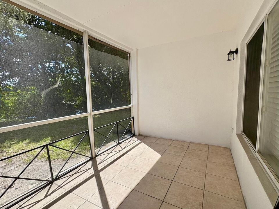 For Sale: $175,000 (1 beds, 1 baths, 768 Square Feet)