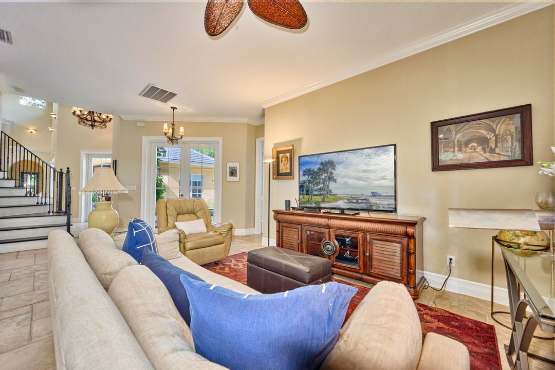 For Sale: $800,000 (4 beds, 4 baths, 3370 Square Feet)