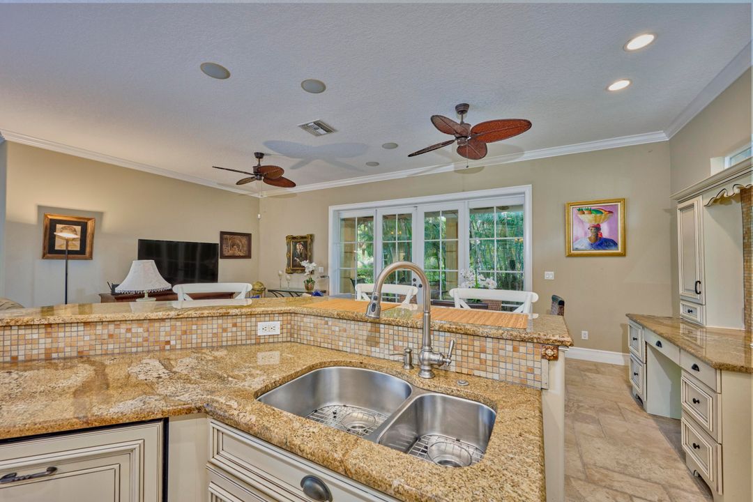 For Sale: $800,000 (4 beds, 4 baths, 3370 Square Feet)