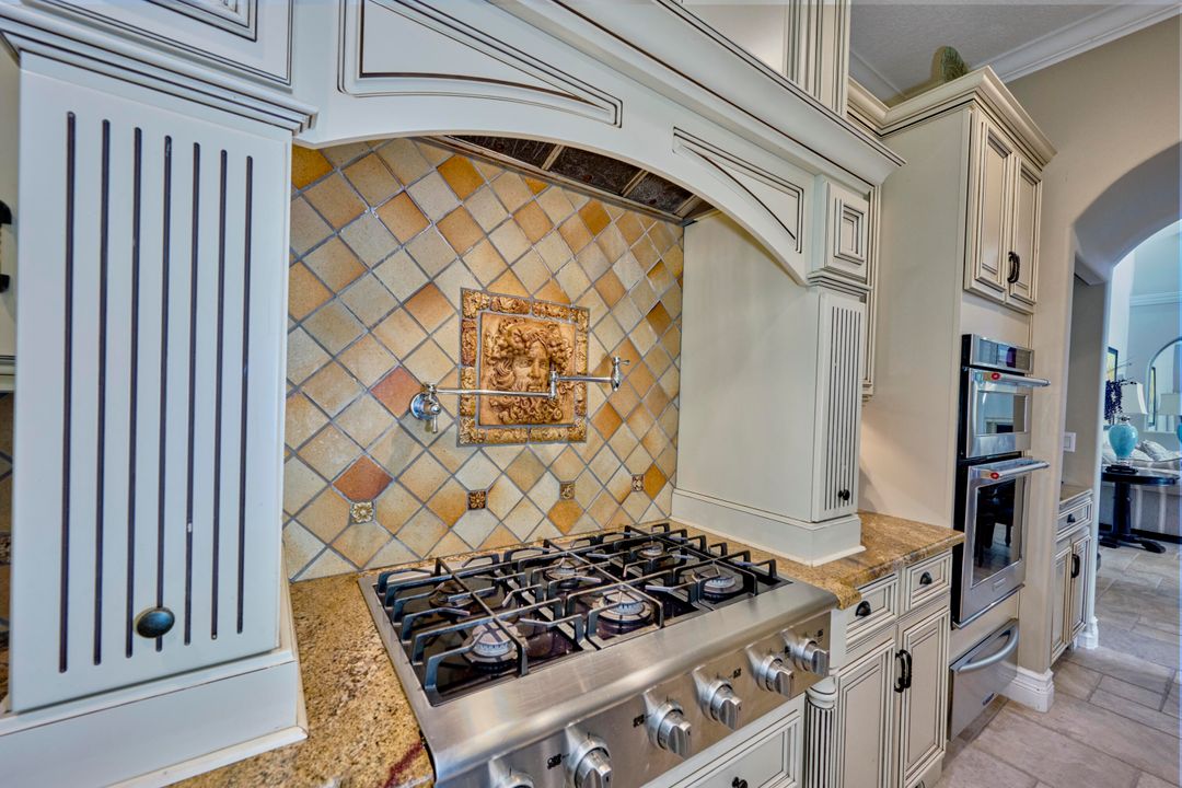 For Sale: $800,000 (4 beds, 4 baths, 3370 Square Feet)