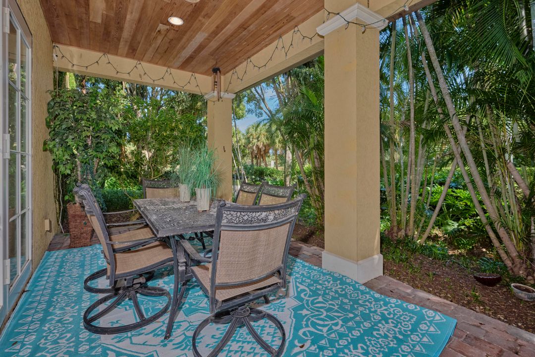 For Sale: $800,000 (4 beds, 4 baths, 3370 Square Feet)