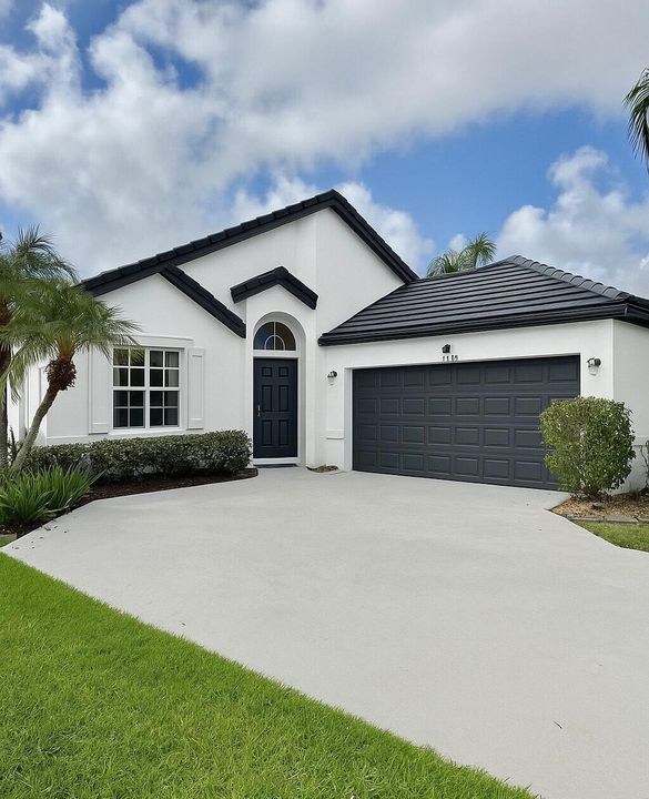 Activo con contrato: $3,900 (3 camas, 2 baños, 1956 Pies cuadrados)