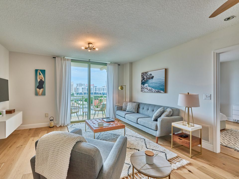 For Sale: $449,000 (2 beds, 2 baths, 1130 Square Feet)