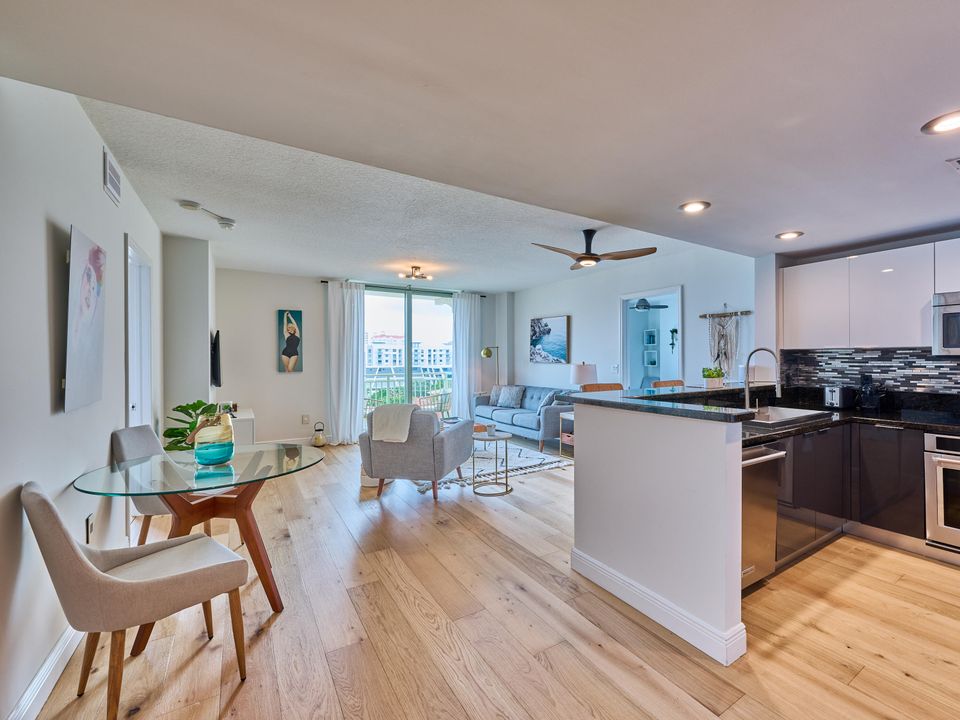 For Sale: $449,000 (2 beds, 2 baths, 1130 Square Feet)