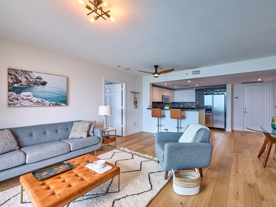 For Sale: $449,000 (2 beds, 2 baths, 1130 Square Feet)