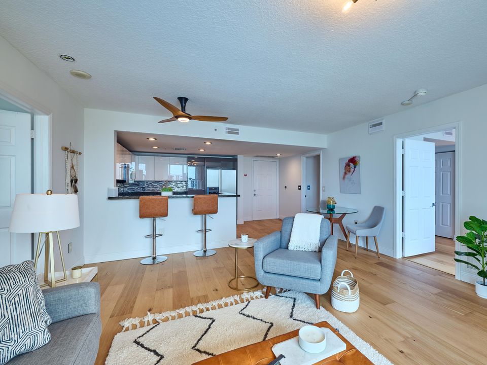 For Sale: $449,000 (2 beds, 2 baths, 1130 Square Feet)