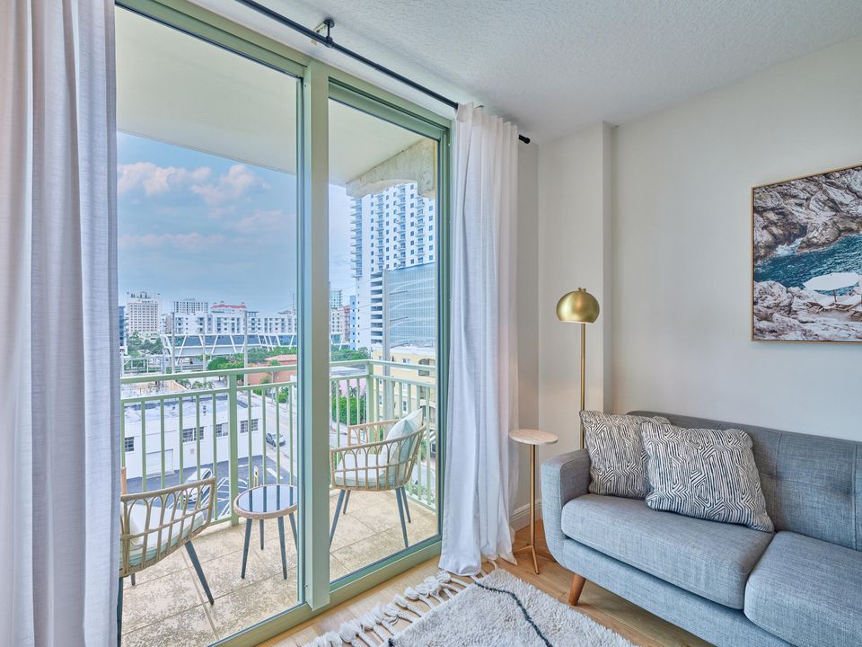 For Sale: $449,000 (2 beds, 2 baths, 1130 Square Feet)