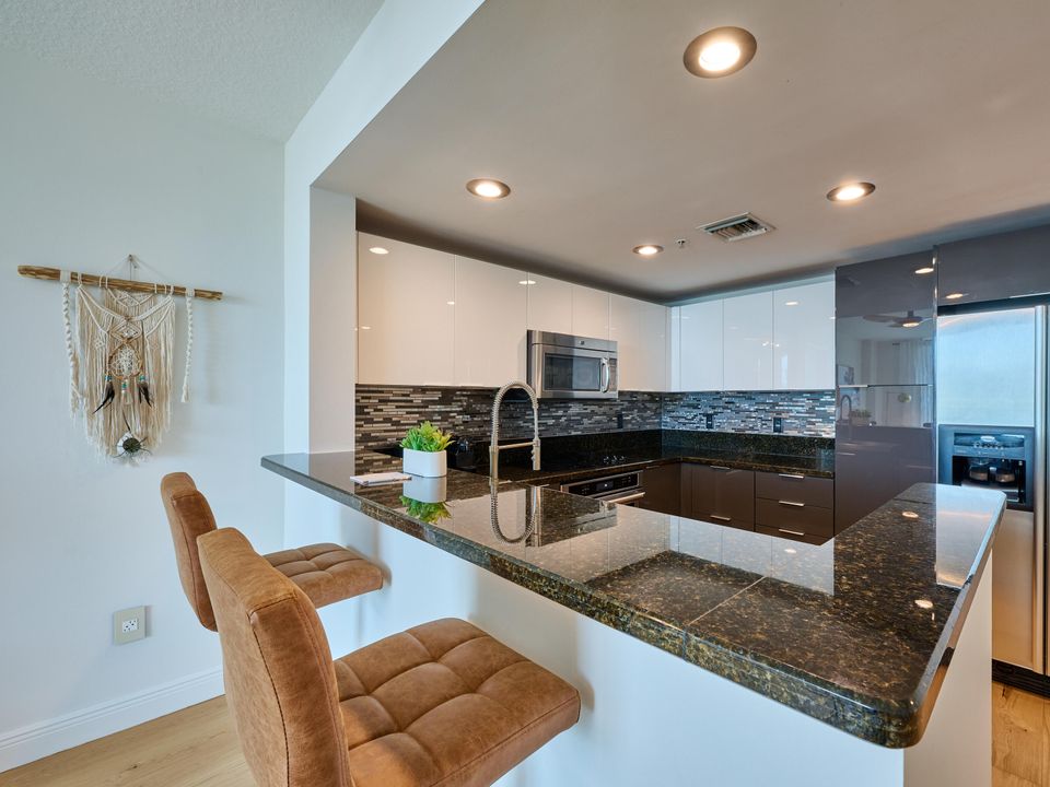For Sale: $449,000 (2 beds, 2 baths, 1130 Square Feet)