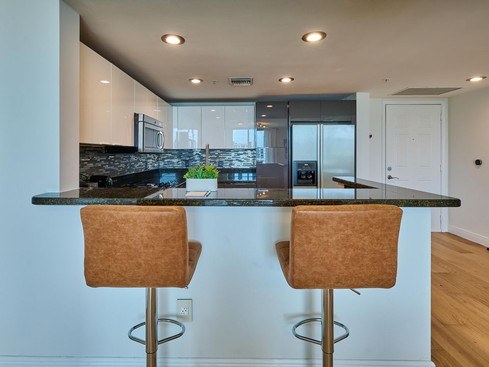 For Sale: $449,000 (2 beds, 2 baths, 1130 Square Feet)
