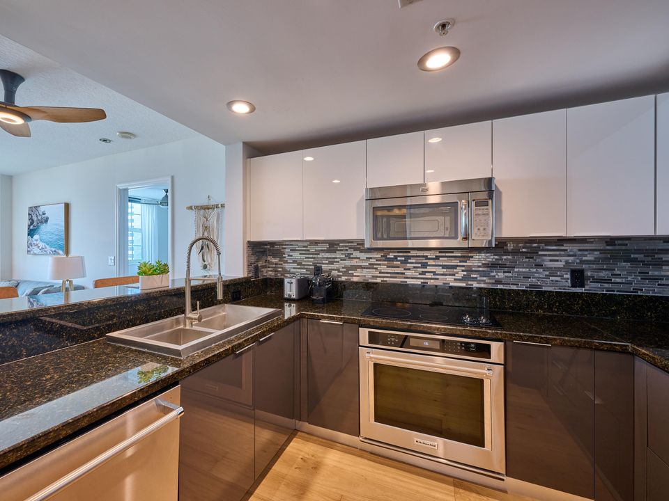 For Sale: $449,000 (2 beds, 2 baths, 1130 Square Feet)
